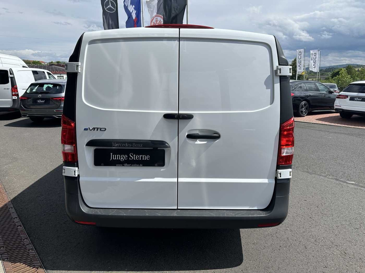 Mercedes-Benz eVito 112 Klima Kamera Navi SHZ Tempomat - Малък ван, Електрически бус: снимка 5 Mercedes-Benz eVito 112 Klima Kamera Navi SHZ Tempomat - Малък ван, Електрически бус: снимка 5