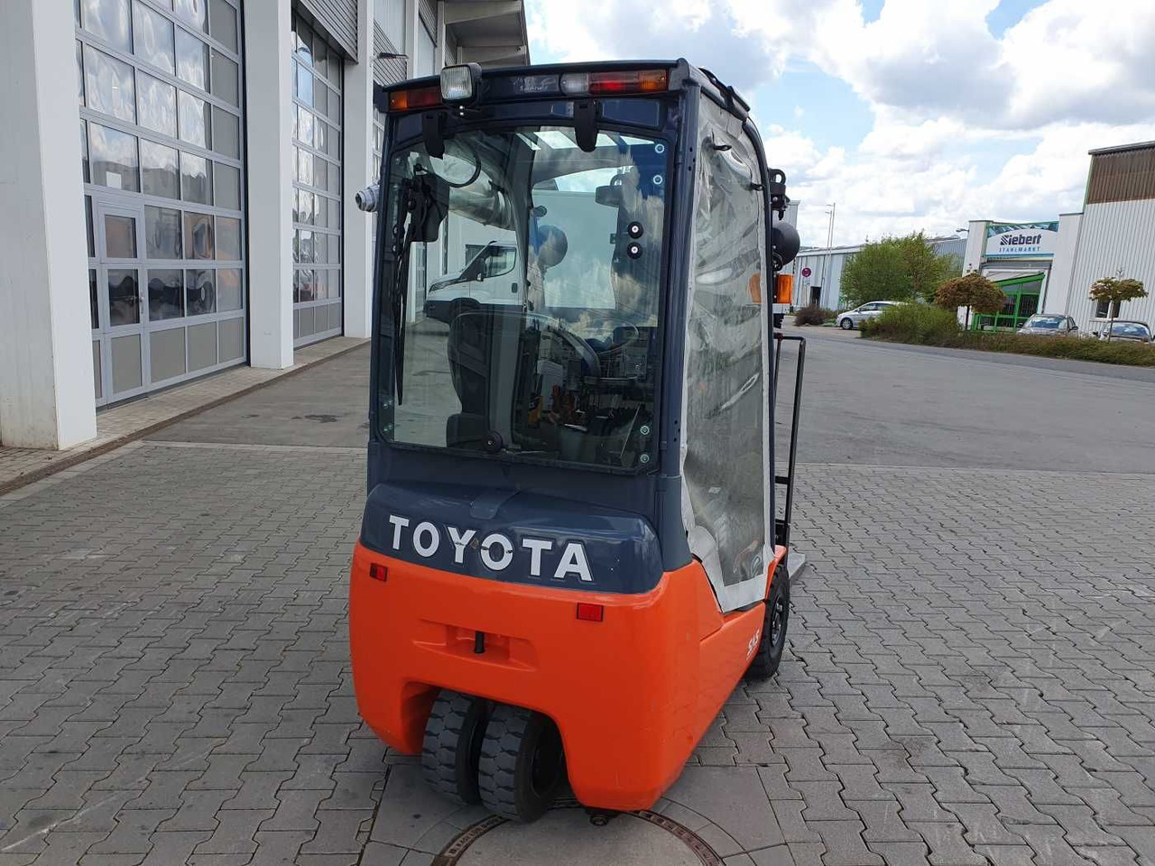 Toyota 8FBET15 / Triplex: 4.30m / nur 393h! / SS - Електрокар: снимка 4 Toyota 8FBET15 / Triplex: 4.30m / nur 393h! / SS - Електрокар: снимка 4