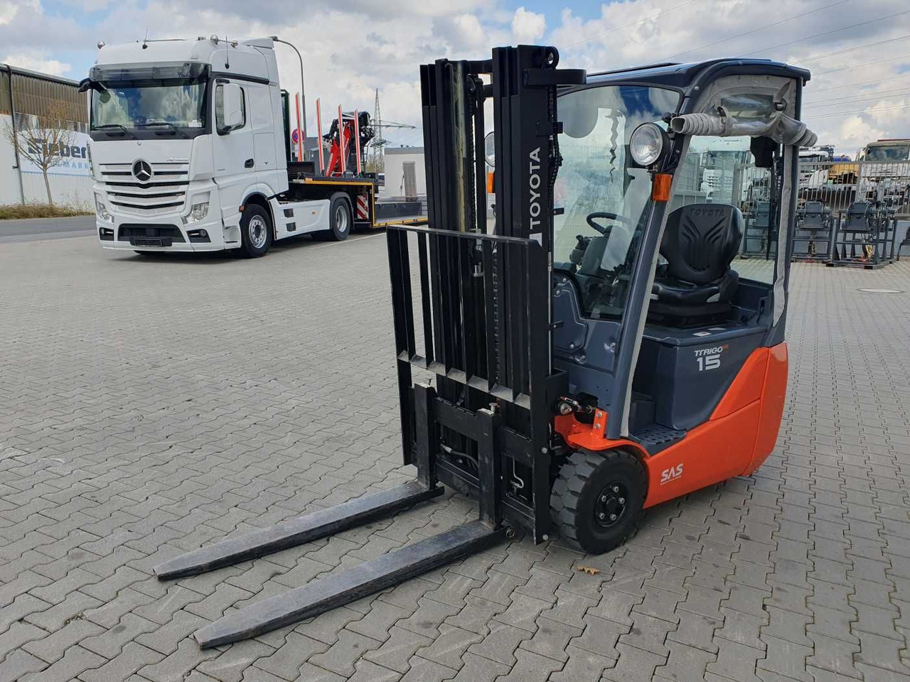 Лизинг на  Toyota 8FBET15 / Triplex: 4.30m / nur 393h! / SS Toyota 8FBET15 / Triplex: 4.30m / nur 393h! / SS: снимка 8