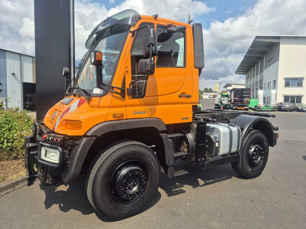 Unimog U 400 4x4 Fahrgestell Vario Pilot Zapfwelle LOF - Шаси кабина: снимка 4 Unimog U 400 4x4 Fahrgestell Vario Pilot Zapfwelle LOF - Шаси кабина: снимка 4