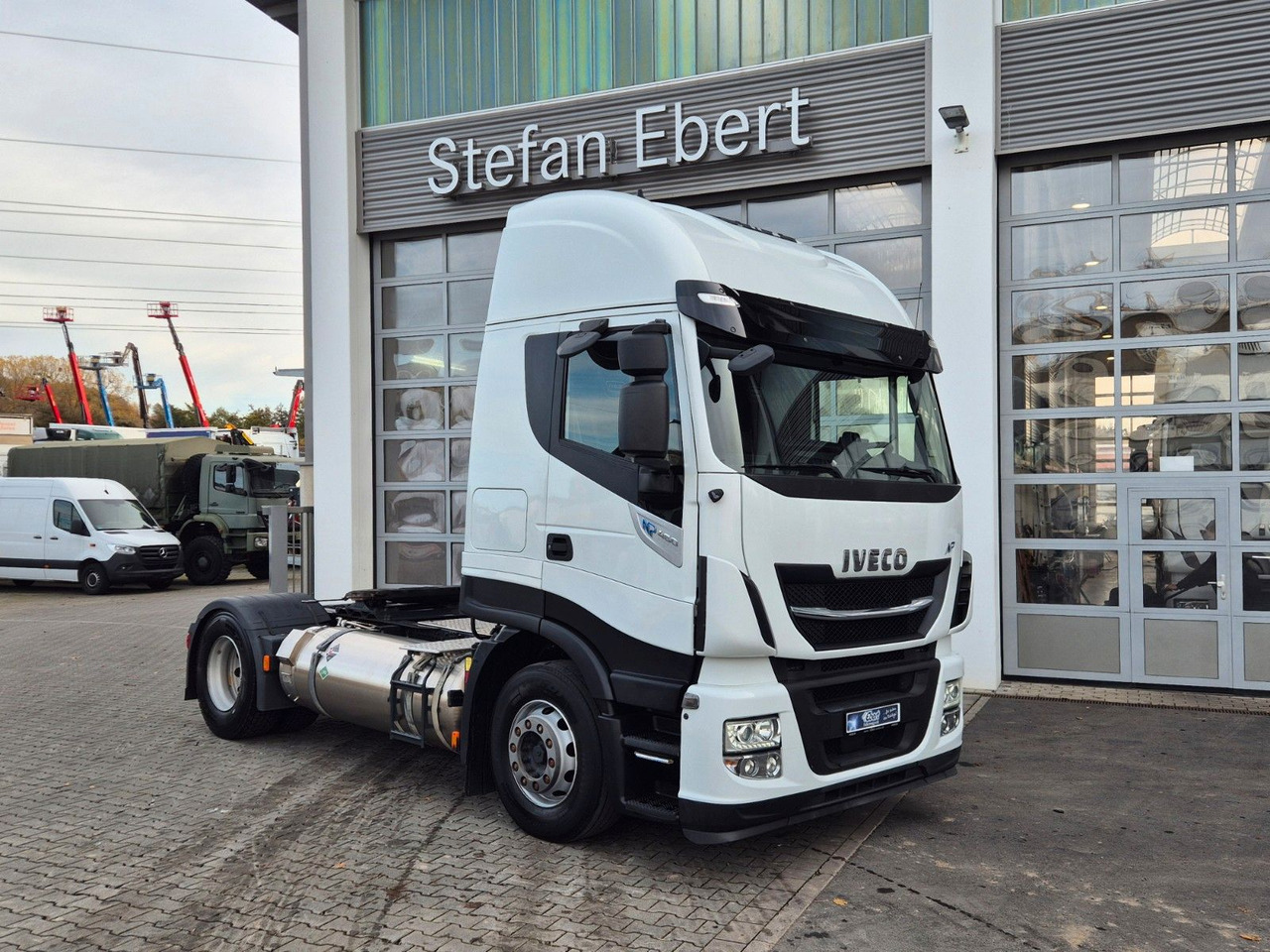 Iveco Stralis 460NP LNG 4x2 3 Stück - Влекач: снимка 4 Iveco Stralis 460NP LNG 4x2 3 Stück - Влекач: снимка 4