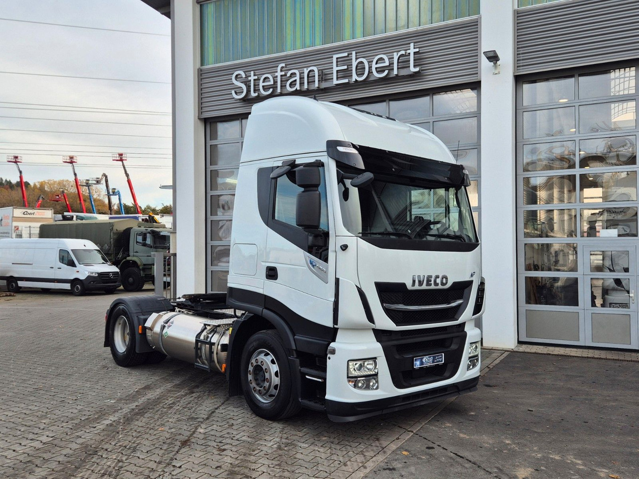 Iveco Stralis 460NP LNG 4x2 3 Stück - Влекач: снимка 2 Iveco Stralis 460NP LNG 4x2 3 Stück - Влекач: снимка 2