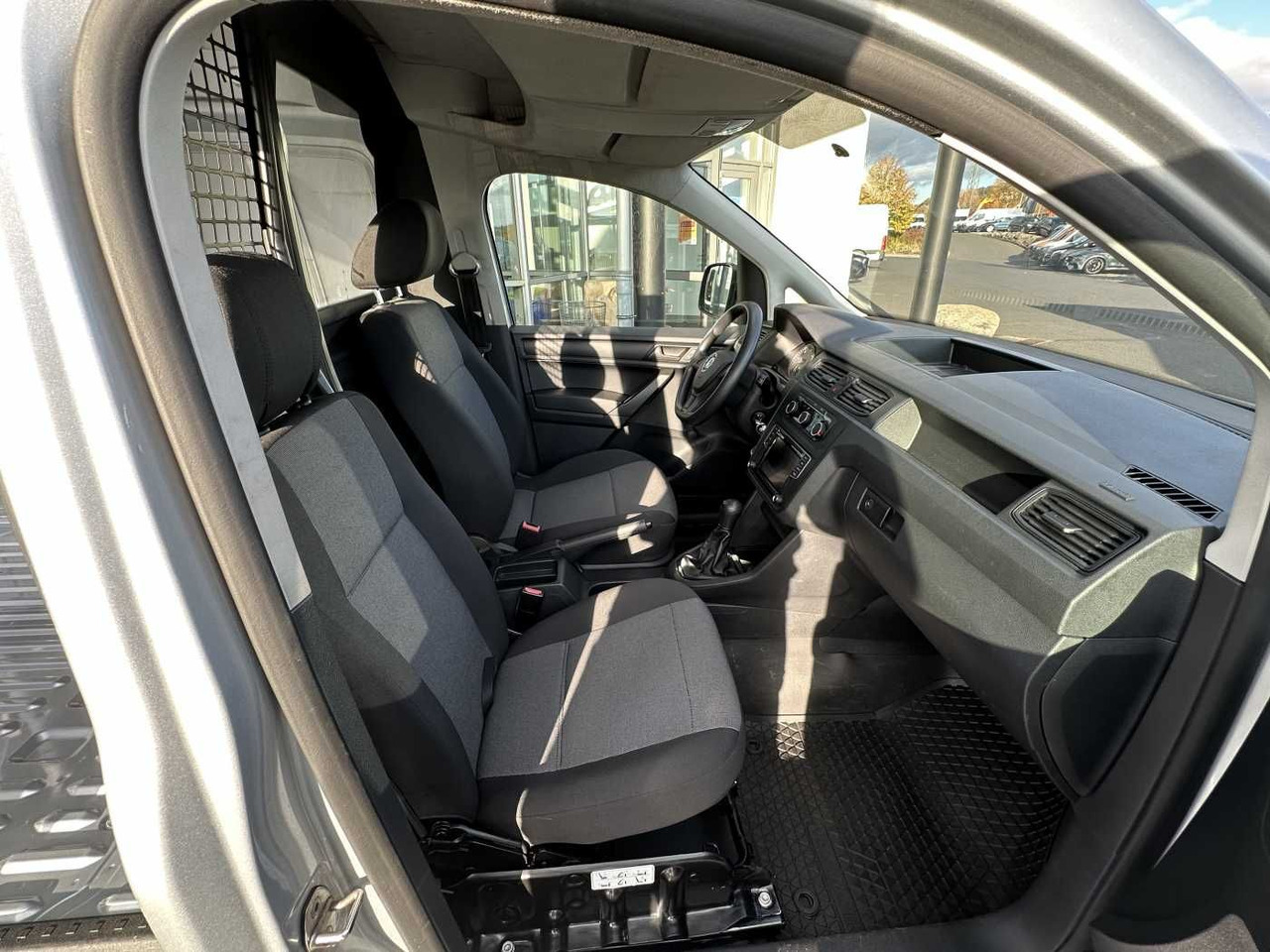 Нови Малък ван Volkswagen Caddy 1.6 TDI Klima Navi 8Räder Trennwand klappb: снимка 11
