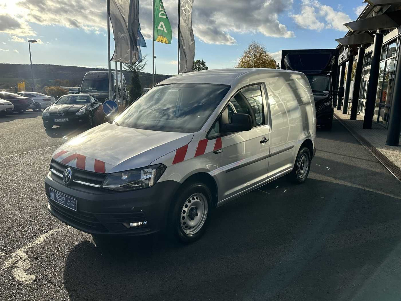 Volkswagen Caddy 1.6 TDI Klima Navi 8Räder Trennwand klappb - Малък ван: снимка 3 Volkswagen Caddy 1.6 TDI Klima Navi 8Räder Trennwand klappb - Малък ван: снимка 3