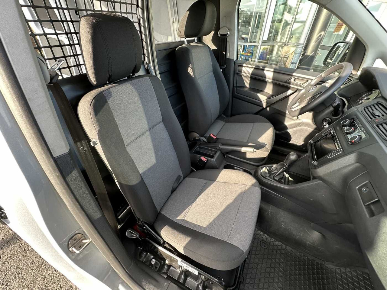 Нови Малък ван Volkswagen Caddy 1.6 TDI Klima Navi 8Räder Trennwand klappb: снимка 10
