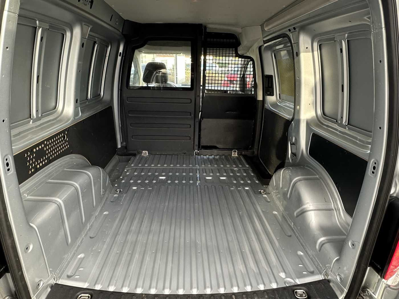 Нови Малък ван Volkswagen Caddy 1.6 TDI Klima Navi 8Räder Trennwand klappb: снимка 7
