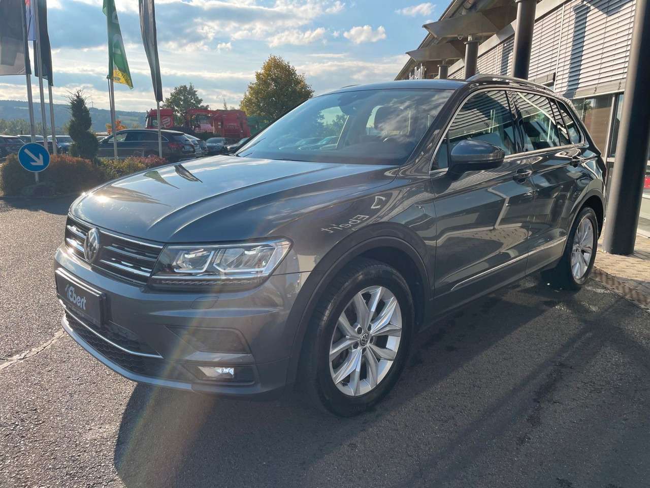 Volkswagen Tiguan 2.0 TSI Highline 4M AHK+LED+DAB+ACC+PDC - Джип: снимка 2 Volkswagen Tiguan 2.0 TSI Highline 4M AHK+LED+DAB+ACC+PDC - Джип: снимка 2