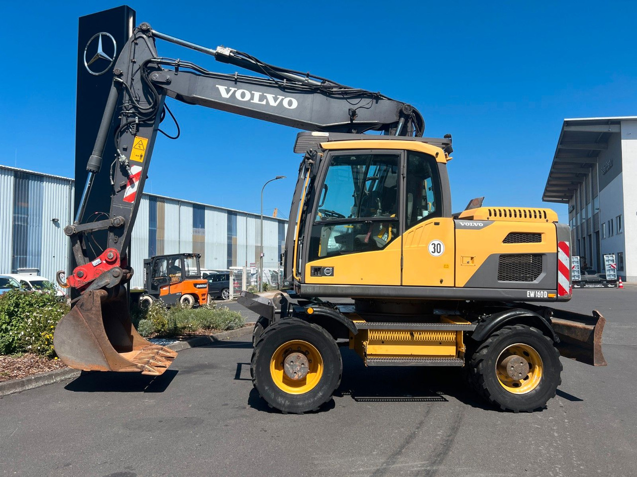 Volvo EW160D / 2014 / 1xTieflöffel / Forstschutzgitter - Колесен багер: снимка 2 Volvo EW160D / 2014 / 1xTieflöffel / Forstschutzgitter - Колесен багер: снимка 2