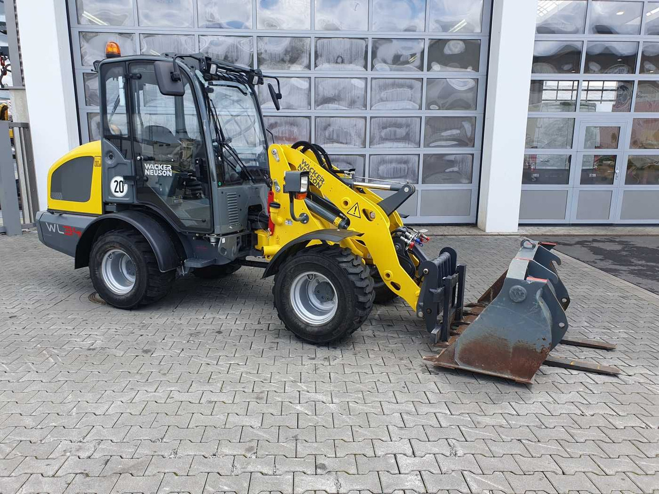 Wacker WL34 (RL40) / Schaufel + Gabel / nur 743h / 62PS - Колесен товарач: снимка 2 Wacker WL34 (RL40) / Schaufel + Gabel / nur 743h / 62PS - Колесен товарач: снимка 2