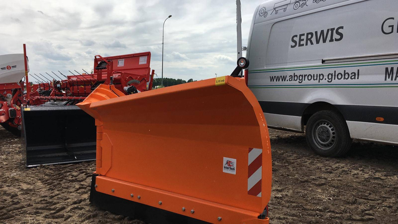 Inter-Tech Hydraulic Plow PSSHV-01, 3.15 m - Гребло за сняг за Селскостопанска техника: снимка 4 Inter-Tech Hydraulic Plow PSSHV-01, 3.15 m - Гребло за сняг за Селскостопанска техника: снимка 4