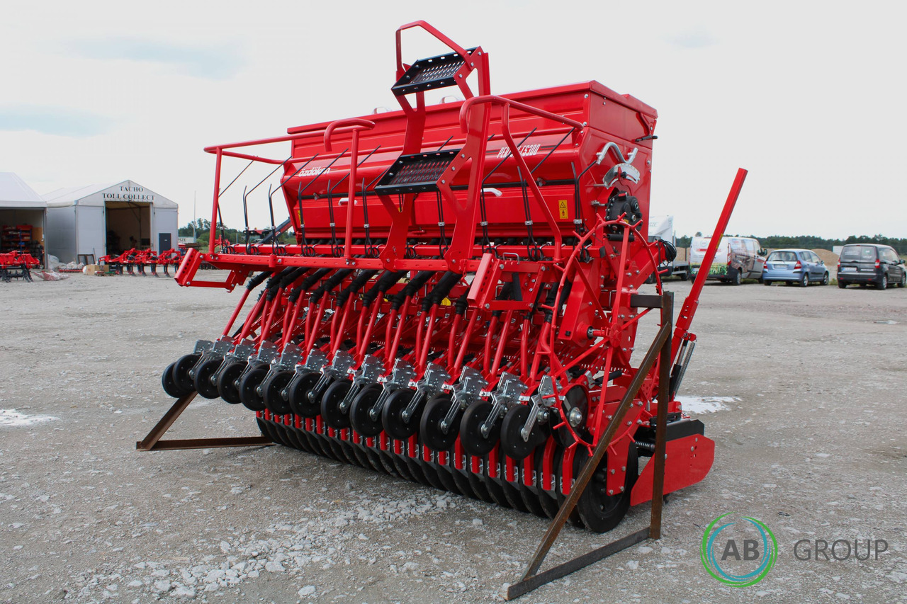 Mounted seed drill combination with power harrow Ozdoken Pertum CS-300 – double disc, rubber roller - Комбинирана сеялка: снимка 2 Mounted seed drill combination with power harrow Ozdoken Pertum CS-300 – double disc, rubber roller - Комбинирана сеялка: снимка 2