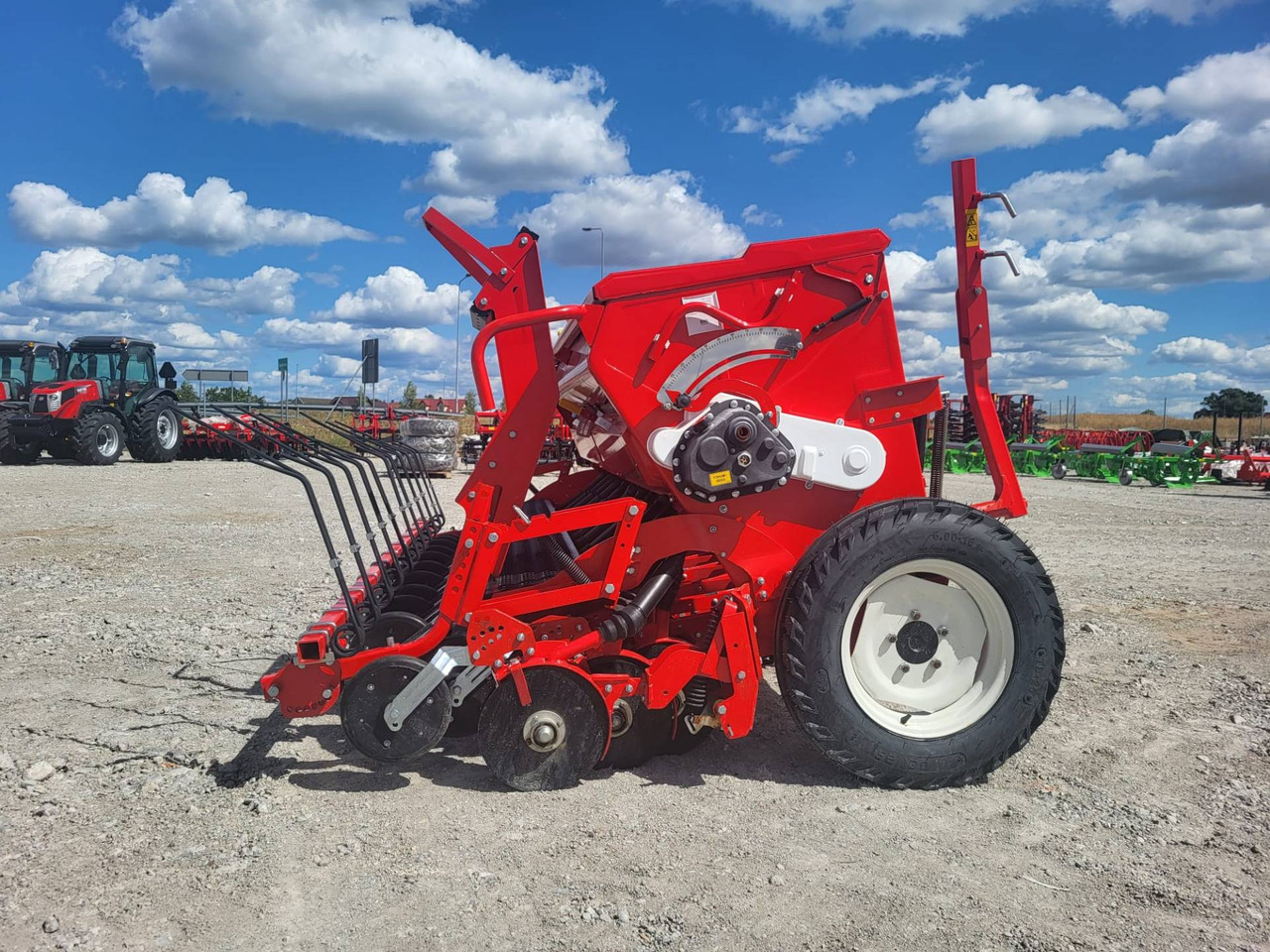 Ozdoken mechanical seed drill Pertum-S 300 - double-disc - on stock - Сеялка: снимка 2 Ozdoken mechanical seed drill Pertum-S 300 - double-disc - on stock - Сеялка: снимка 2