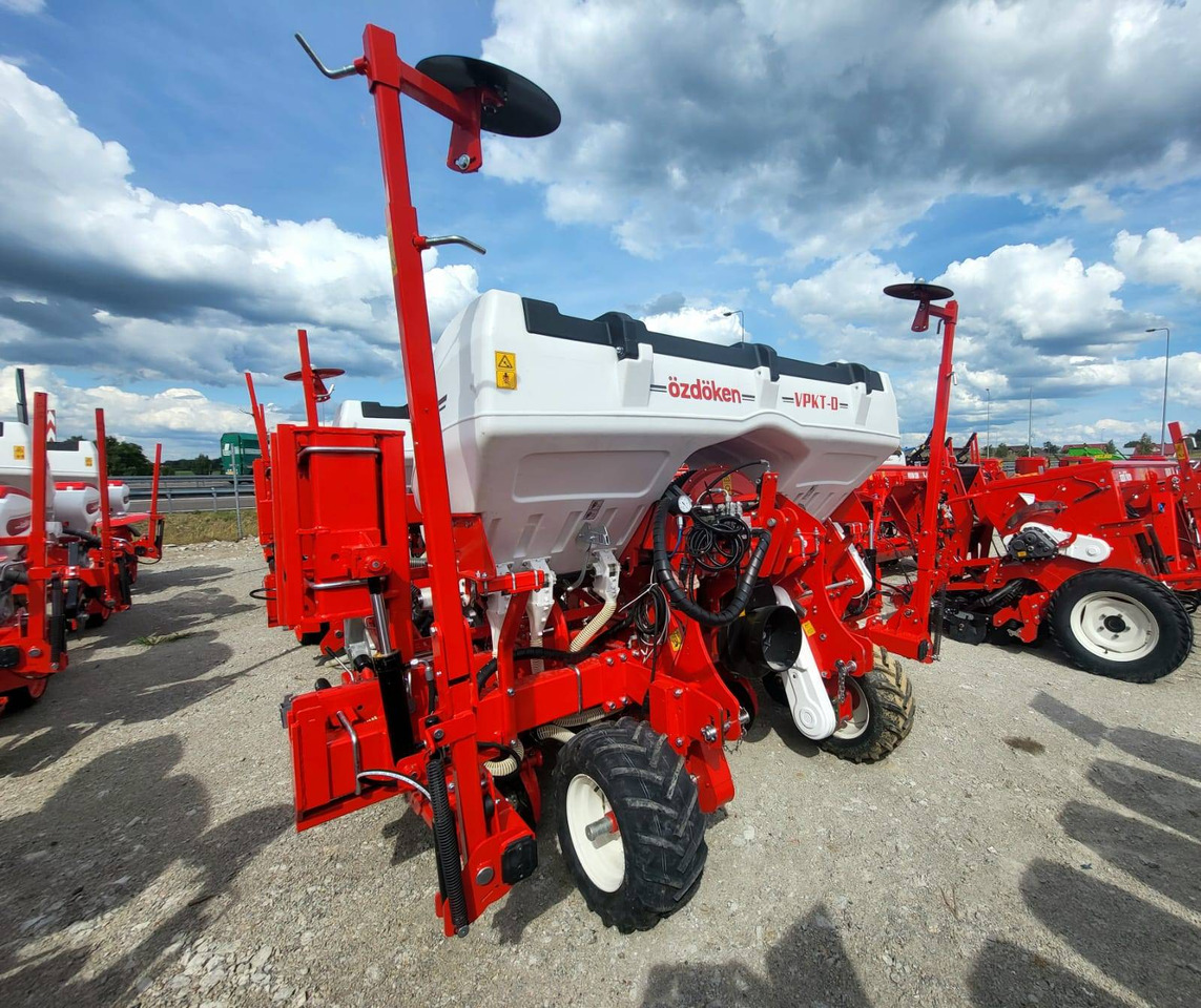 Ozdoken six-row pneumatic precision seeder, VPKT-DG6, PVC fertiliser tank - on stock - Прецизна сеялка: снимка 1 Ozdoken six-row pneumatic precision seeder, VPKT-DG6, PVC fertiliser tank - on stock - Прецизна сеялка: снимка 1