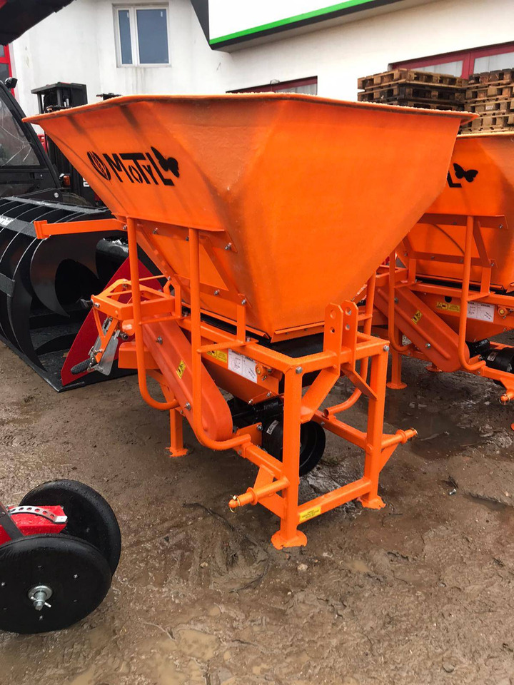 POM Augustów salt and sand spreader with communal attachment Motyl N 31M/1 - Машина за разпръскване на сол/ Пясък: снимка 4 POM Augustów salt and sand spreader with communal attachment Motyl N 31M/1 - Машина за разпръскване на сол/ Пясък: снимка 4