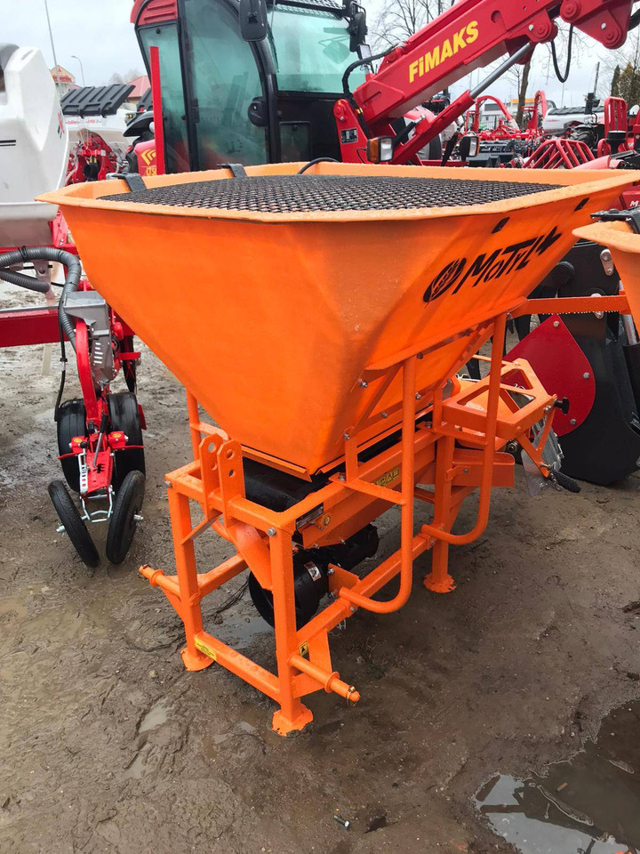 POM Augustów salt and sand spreader with communal attachment Motyl N 31M/1 - Машина за разпръскване на сол/ Пясък: снимка 1 POM Augustów salt and sand spreader with communal attachment Motyl N 31M/1 - Машина за разпръскване на сол/ Пясък: снимка 1