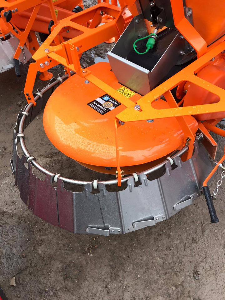 POM Augustów salt and sand spreader with communal attachment Motyl N 31M/1 - Машина за разпръскване на сол/ Пясък: снимка 3 POM Augustów salt and sand spreader with communal attachment Motyl N 31M/1 - Машина за разпръскване на сол/ Пясък: снимка 3