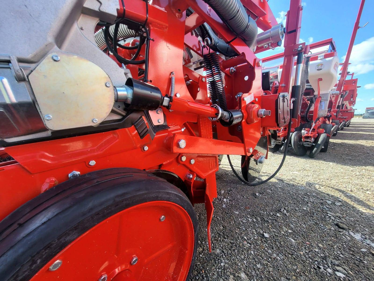 Six-row pneumatic precision seeder with depth fertilization Ozdoken VPKT-DG6 - Прецизна сеялка: снимка 3 Six-row pneumatic precision seeder with depth fertilization Ozdoken VPKT-DG6 - Прецизна сеялка: снимка 3