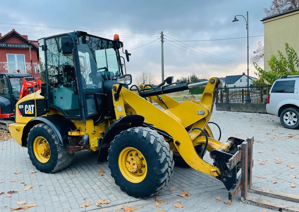 Caterpillar 907H - Колесен товарач: снимка 2 Caterpillar 907H - Колесен товарач: снимка 2