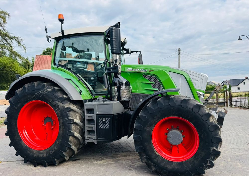 Fendt 828 Vario Profi Plus - Трактор: снимка 2 Fendt 828 Vario Profi Plus - Трактор: снимка 2