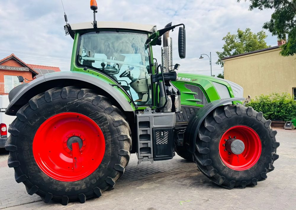 Fendt 828 Vario Profi Plus - Трактор: снимка 4 Fendt 828 Vario Profi Plus - Трактор: снимка 4