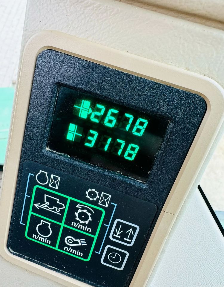 Зърнокомбайн John Deere 2254: снимка 16