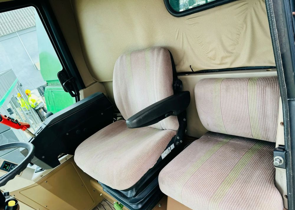 Зърнокомбайн John Deere 2254: снимка 17