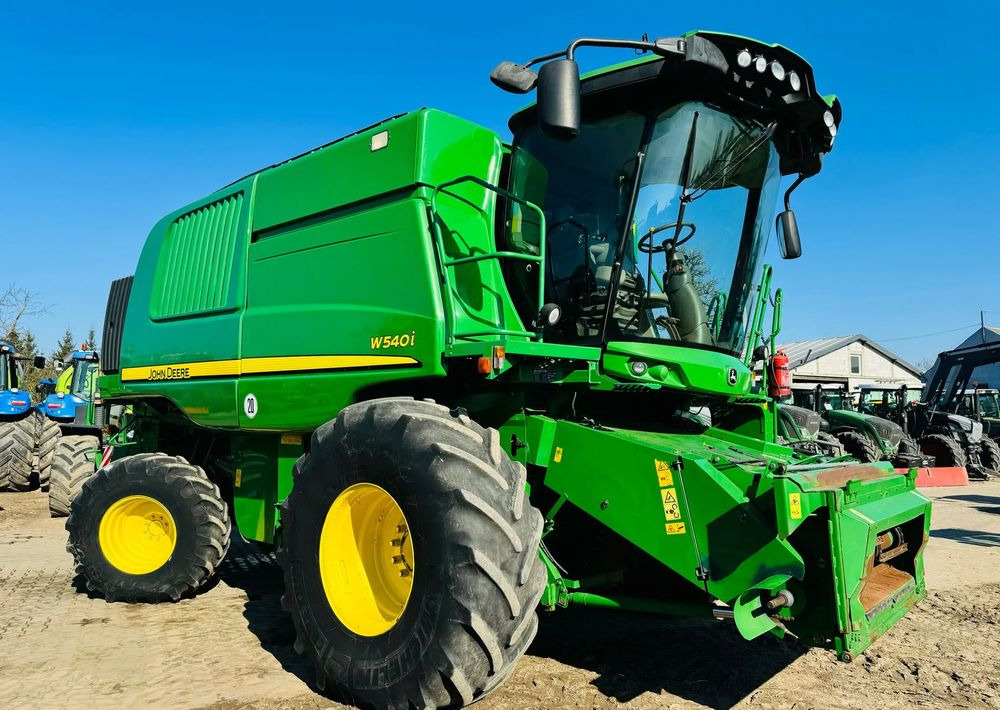 John Deere W540i - Зърнокомбайн: снимка 1 John Deere W540i - Зърнокомбайн: снимка 1
