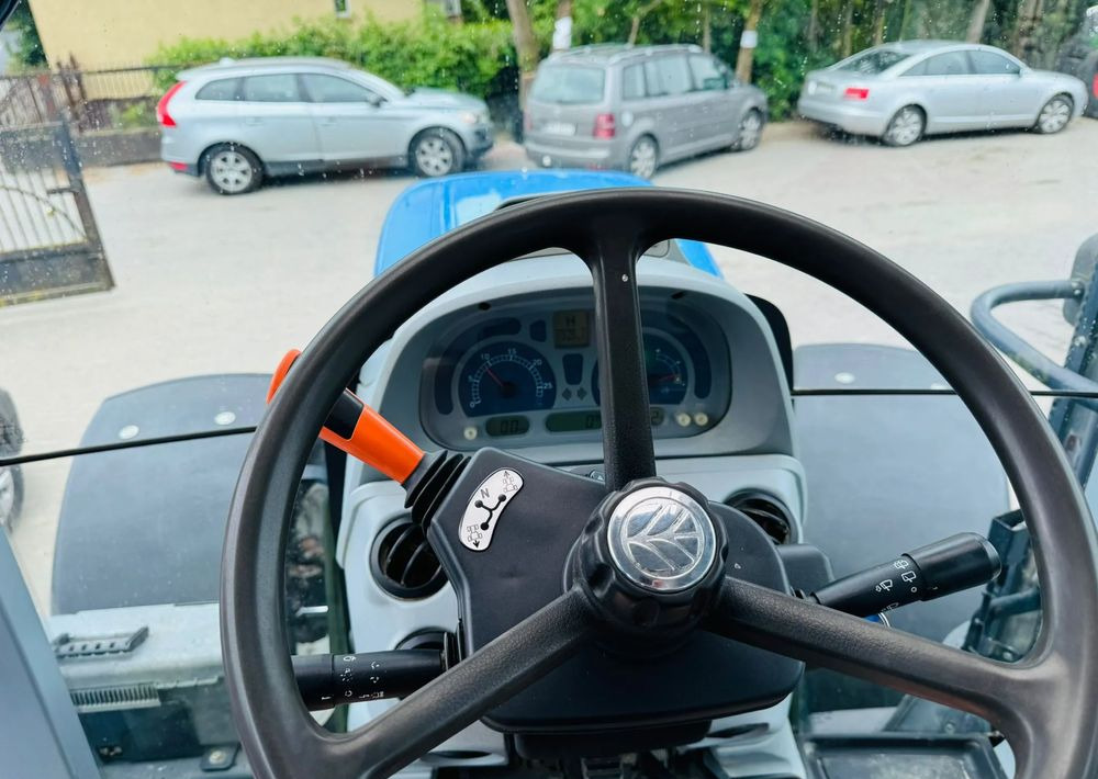 New Holland T7.210 - Трактор: снимка 2 New Holland T7.210 - Трактор: снимка 2