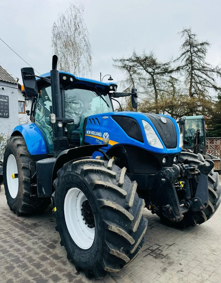 New Holland T7.230 AUTOCOMMAND - Трактор: снимка 2 New Holland T7.230 AUTOCOMMAND - Трактор: снимка 2