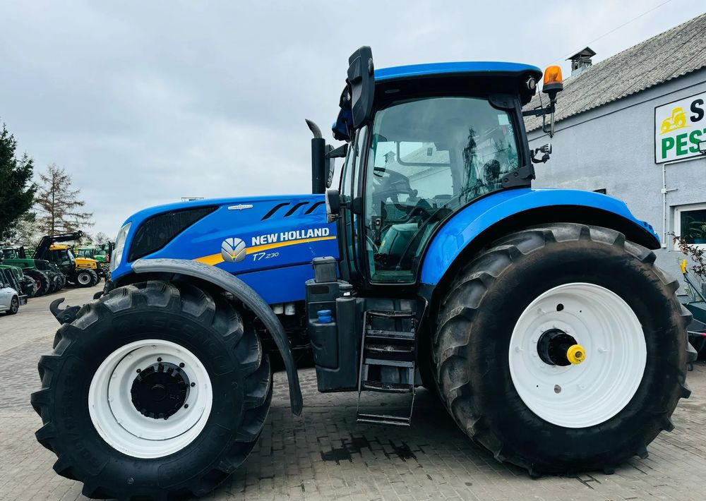 New Holland T7.230 AUTOCOMMAND - Трактор: снимка 3 New Holland T7.230 AUTOCOMMAND - Трактор: снимка 3