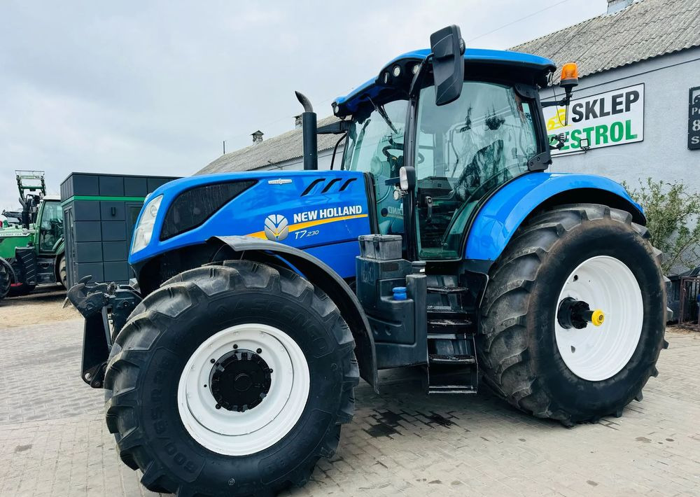 New Holland T7.230 AUTOCOMMAND - Трактор: снимка 4 New Holland T7.230 AUTOCOMMAND - Трактор: снимка 4