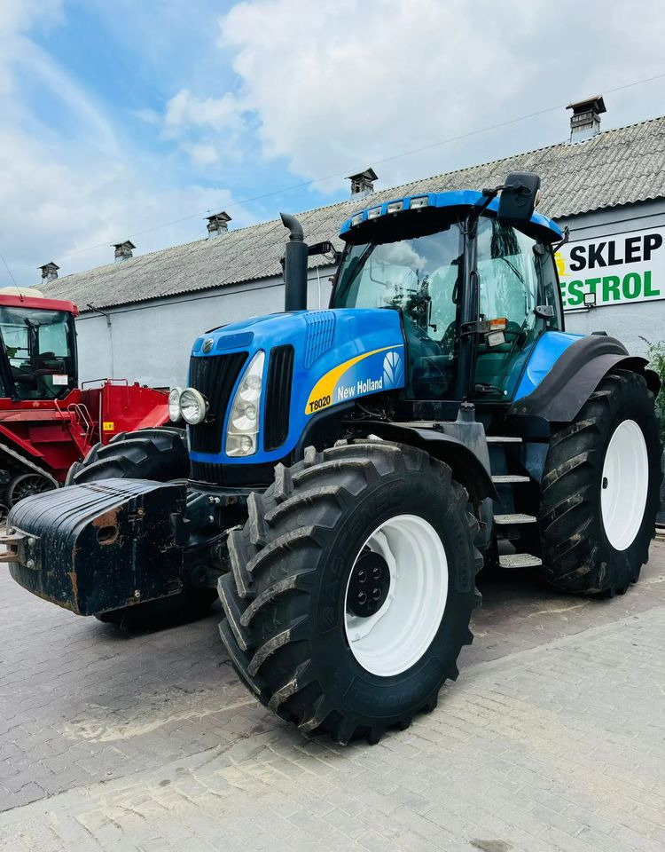 New Holland T8020 - Трактор: снимка 1 New Holland T8020 - Трактор: снимка 1
