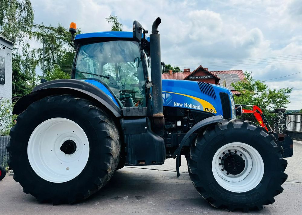 New Holland T8020 - Трактор: снимка 3 New Holland T8020 - Трактор: снимка 3