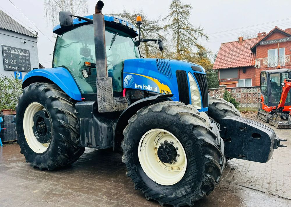 New Holland T8020 - Трактор: снимка 4 New Holland T8020 - Трактор: снимка 4