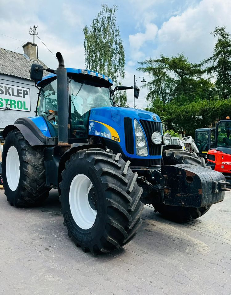 New Holland T8020 - Трактор: снимка 4 New Holland T8020 - Трактор: снимка 4