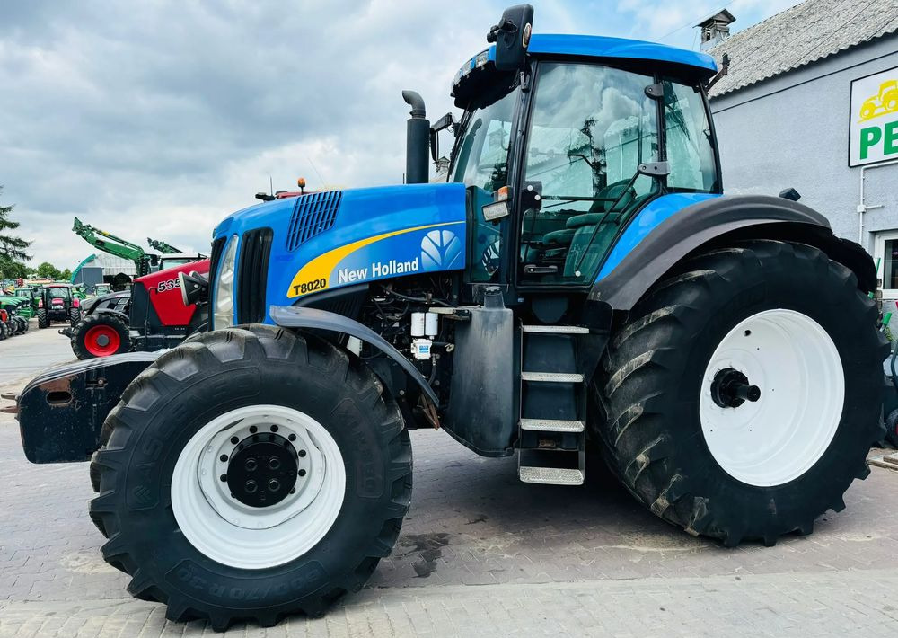 New Holland T8020 - Трактор: снимка 5 New Holland T8020 - Трактор: снимка 5