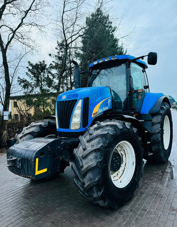 New Holland T8020 - Трактор: снимка 2 New Holland T8020 - Трактор: снимка 2