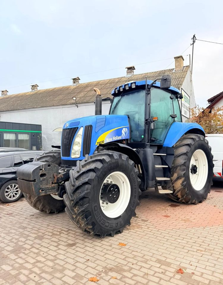 New Holland T8030 - Трактор: снимка 1 New Holland T8030 - Трактор: снимка 1