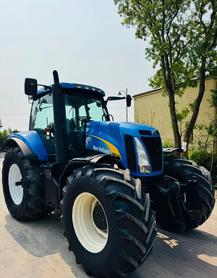New Holland T8040 - Трактор: снимка 1 New Holland T8040 - Трактор: снимка 1