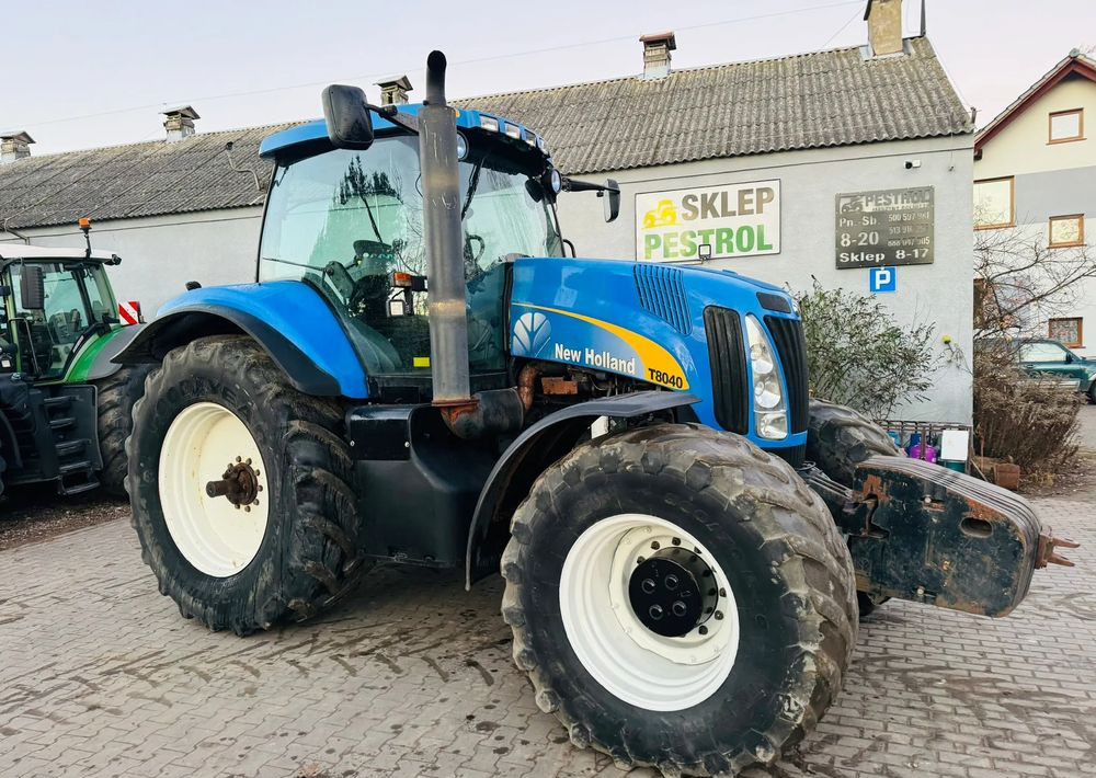 Трактор New Holland T8040: снимка 6