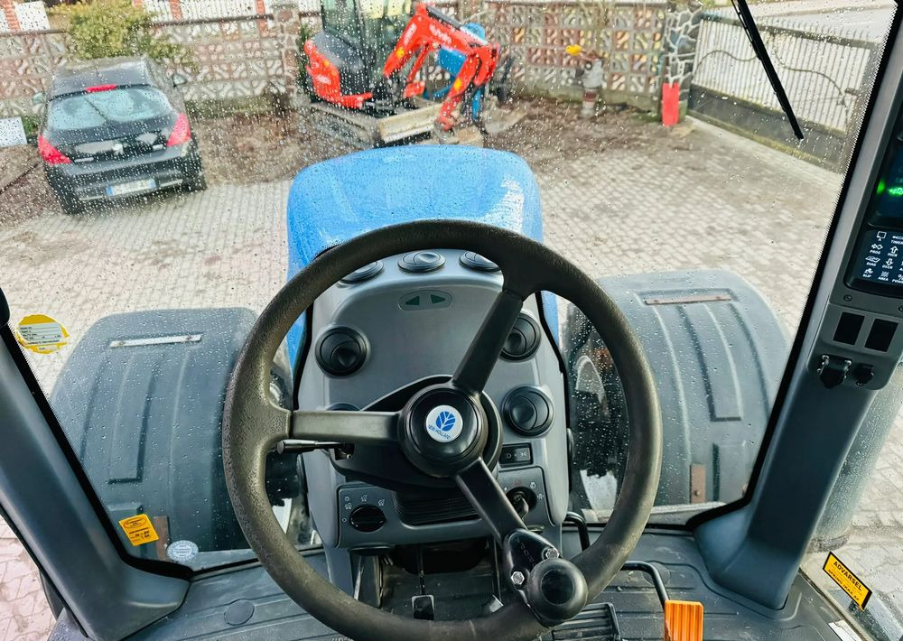 Трактор New Holland T8040: снимка 10