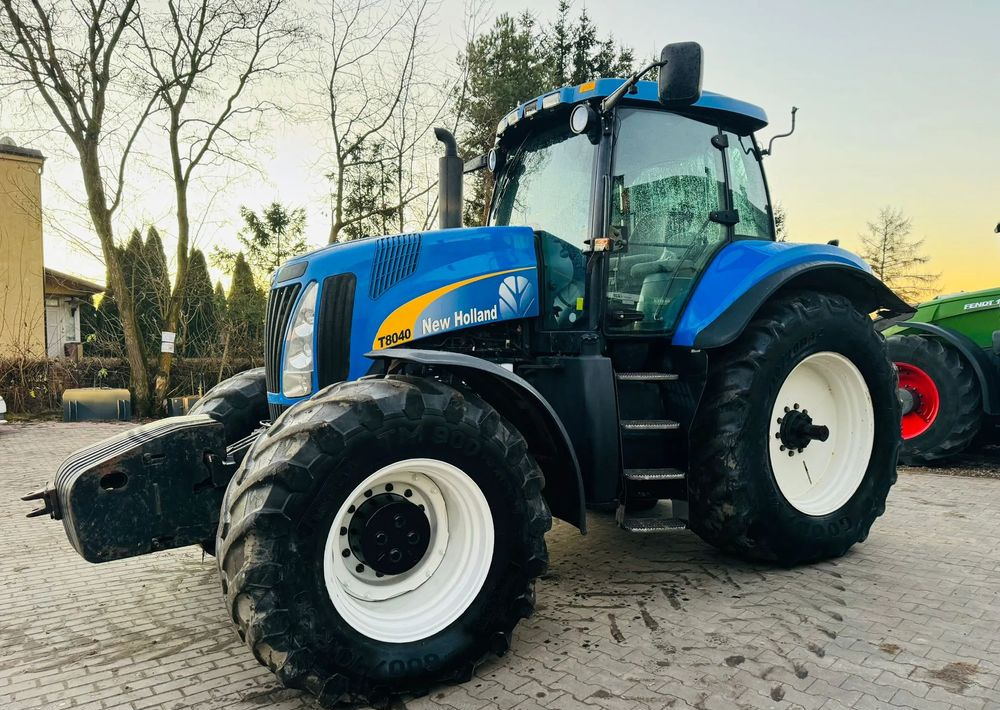 New Holland T8040 - Трактор: снимка 3 New Holland T8040 - Трактор: снимка 3