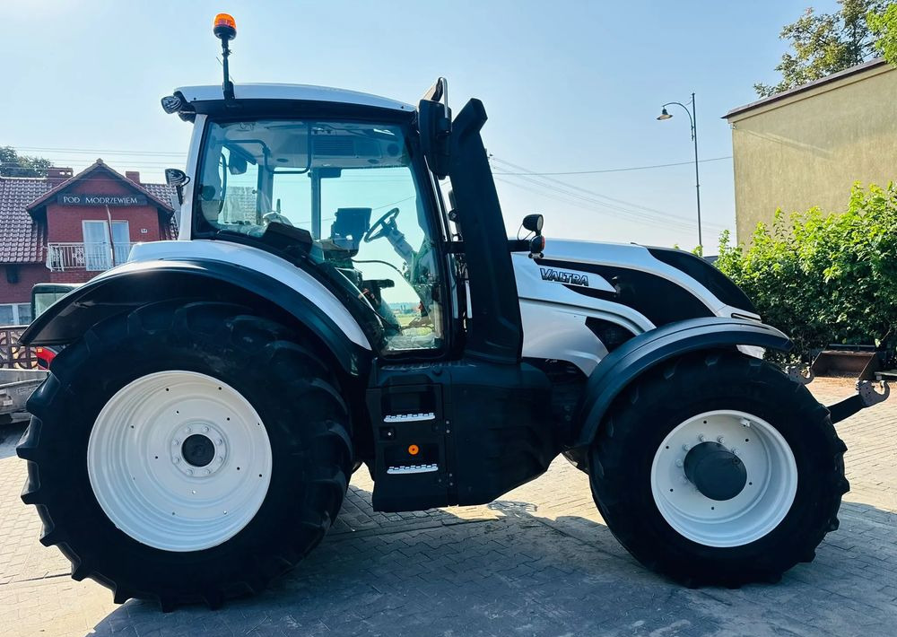 Valtra T174 UNLIMITED Versu - Трактор: снимка 2 Valtra T174 UNLIMITED Versu - Трактор: снимка 2