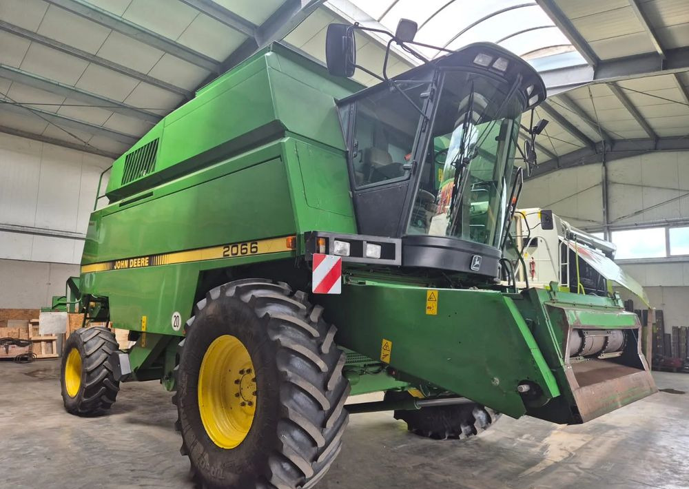 John Deere 2066 - Зърнокомбайн: снимка 1 John Deere 2066 - Зърнокомбайн: снимка 1