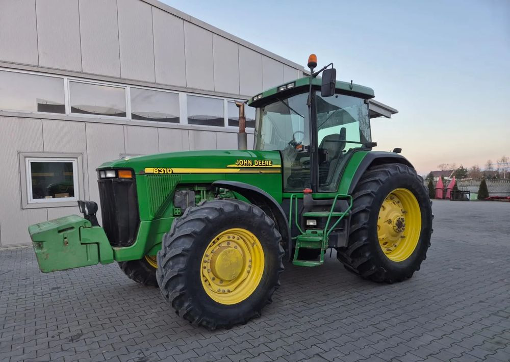 John Deere 8310 - Трактор: снимка 1 John Deere 8310 - Трактор: снимка 1