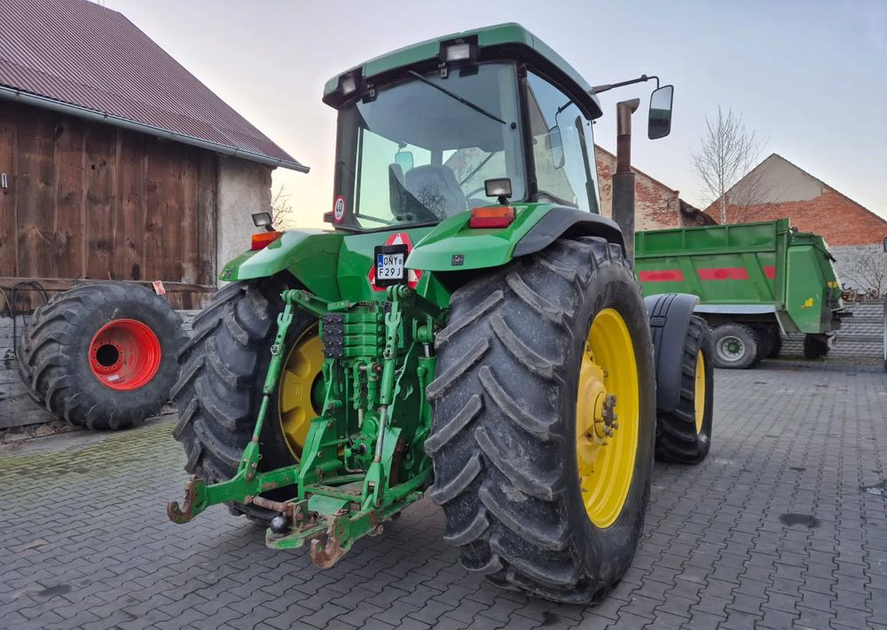 John Deere 8310 - Трактор: снимка 3 John Deere 8310 - Трактор: снимка 3