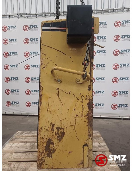 Caterpillar Occ grille D6M Caterpillar - Капо: снимка 4 Caterpillar Occ grille D6M Caterpillar - Капо: снимка 4