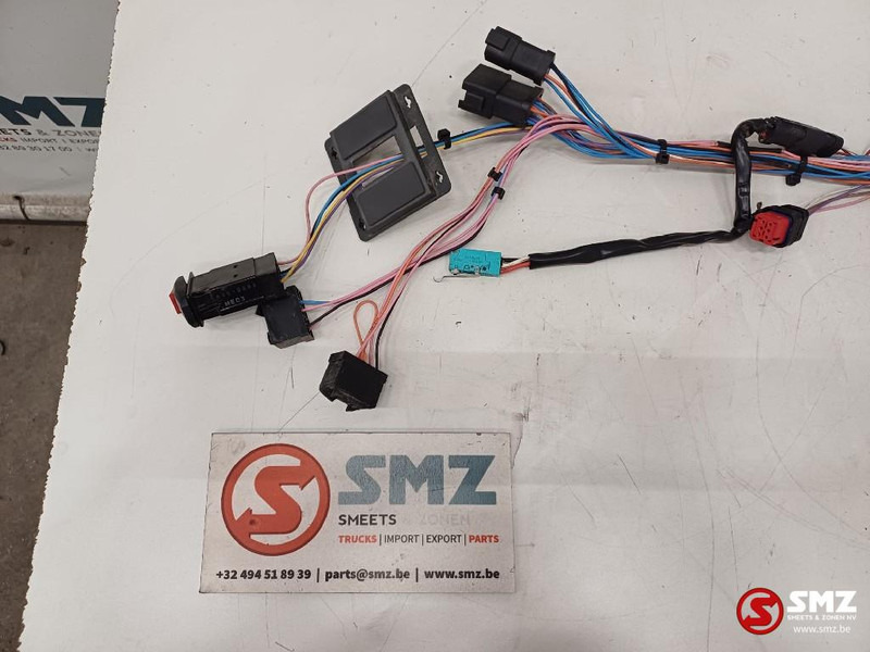 Caterpillar Wiring harness left hand console Caterpillar - Кабели/ Жици за Камион: снимка 3 Caterpillar Wiring harness left hand console Caterpillar - Кабели/ Жици за Камион: снимка 3