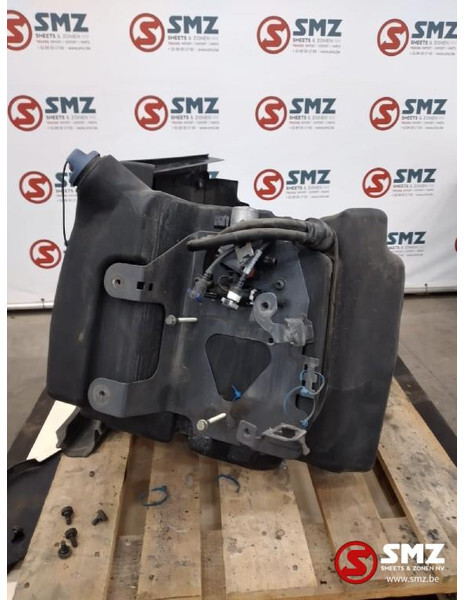 DAF Occ AdBlue tank 90L DAF XF106 - Горивна система за Камион: снимка 3 DAF Occ AdBlue tank 90L DAF XF106 - Горивна система за Камион: снимка 3