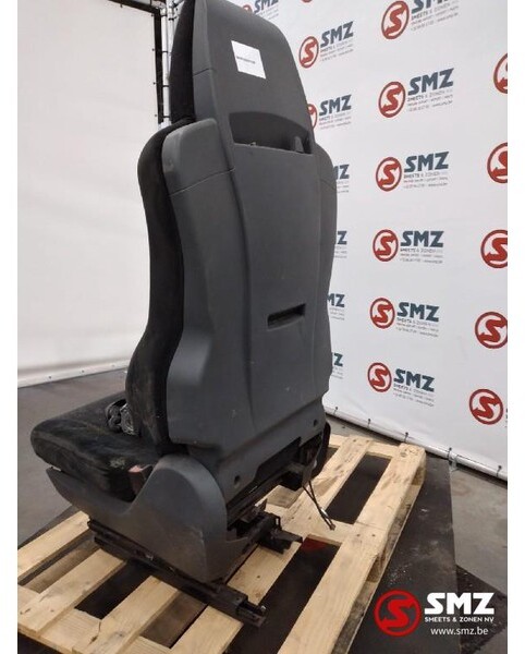 MAN Occ bijrijdersstoel MAN TGX 81623076338 - Кабина и интериор за Камион: снимка 4 MAN Occ bijrijdersstoel MAN TGX 81623076338 - Кабина и интериор за Камион: снимка 4